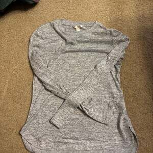 Banana Republic Luxespun Long-Sleeve Curved Hem T-Shirt in Heather Gray XS